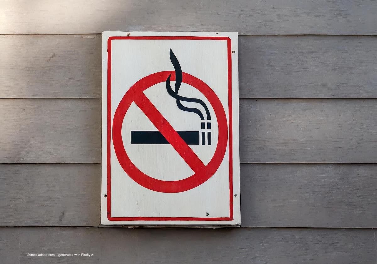 A no smoking sign hanging on a wall. ©stock.adobe.com – generated with Firefly AI