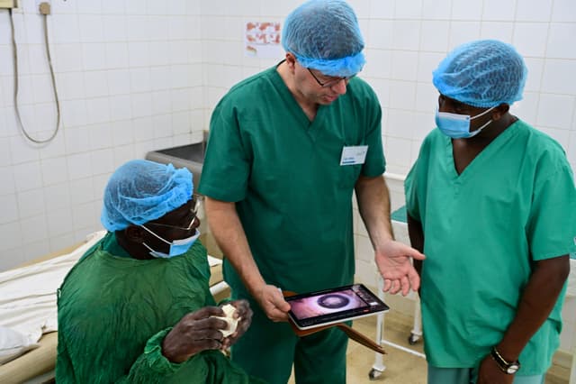 Surgeons train on bag-in-lens procedure in Kwale Eye Centre. Image courtesy Alexander S Thrane, MD, PhD, FEBOphth