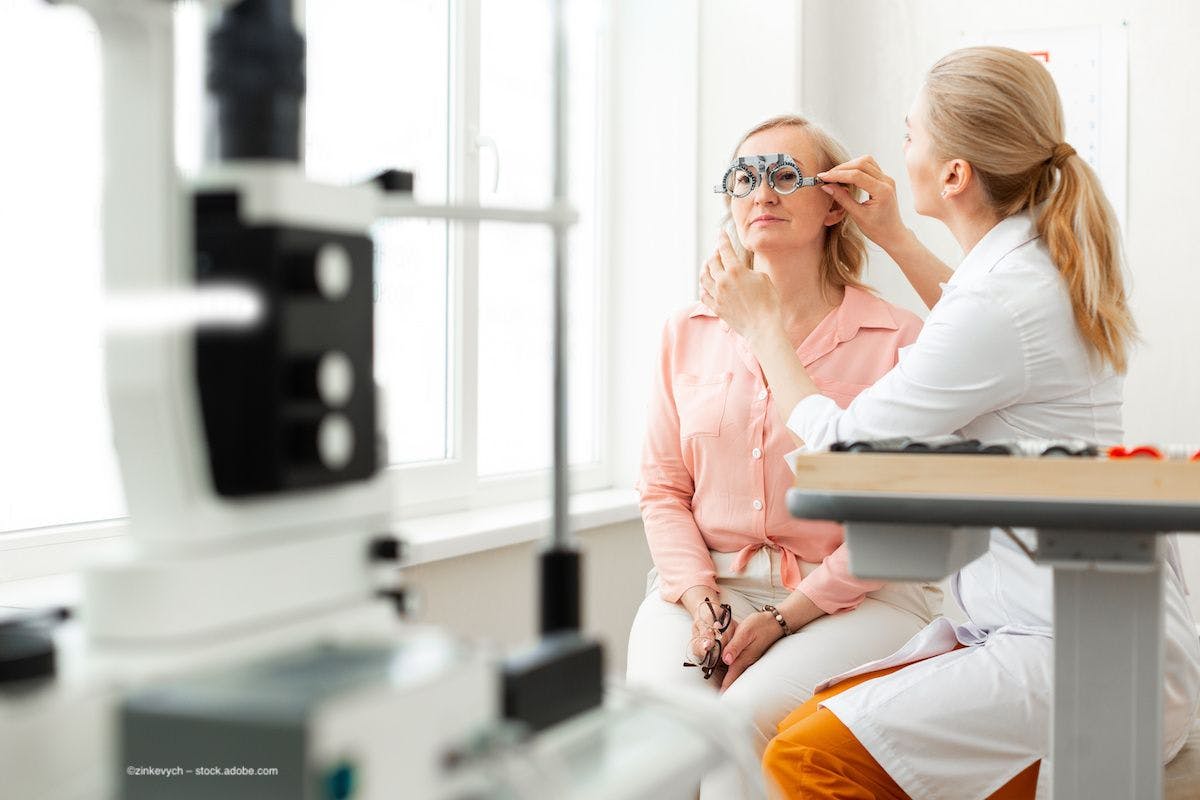 An ophthalmologist helps a patient complete a vision test. Image credit: ©zinkevych – stock.adobe.com